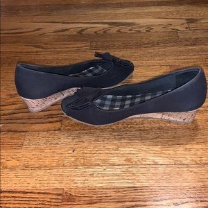 American Eagle- Black wedge heels!!